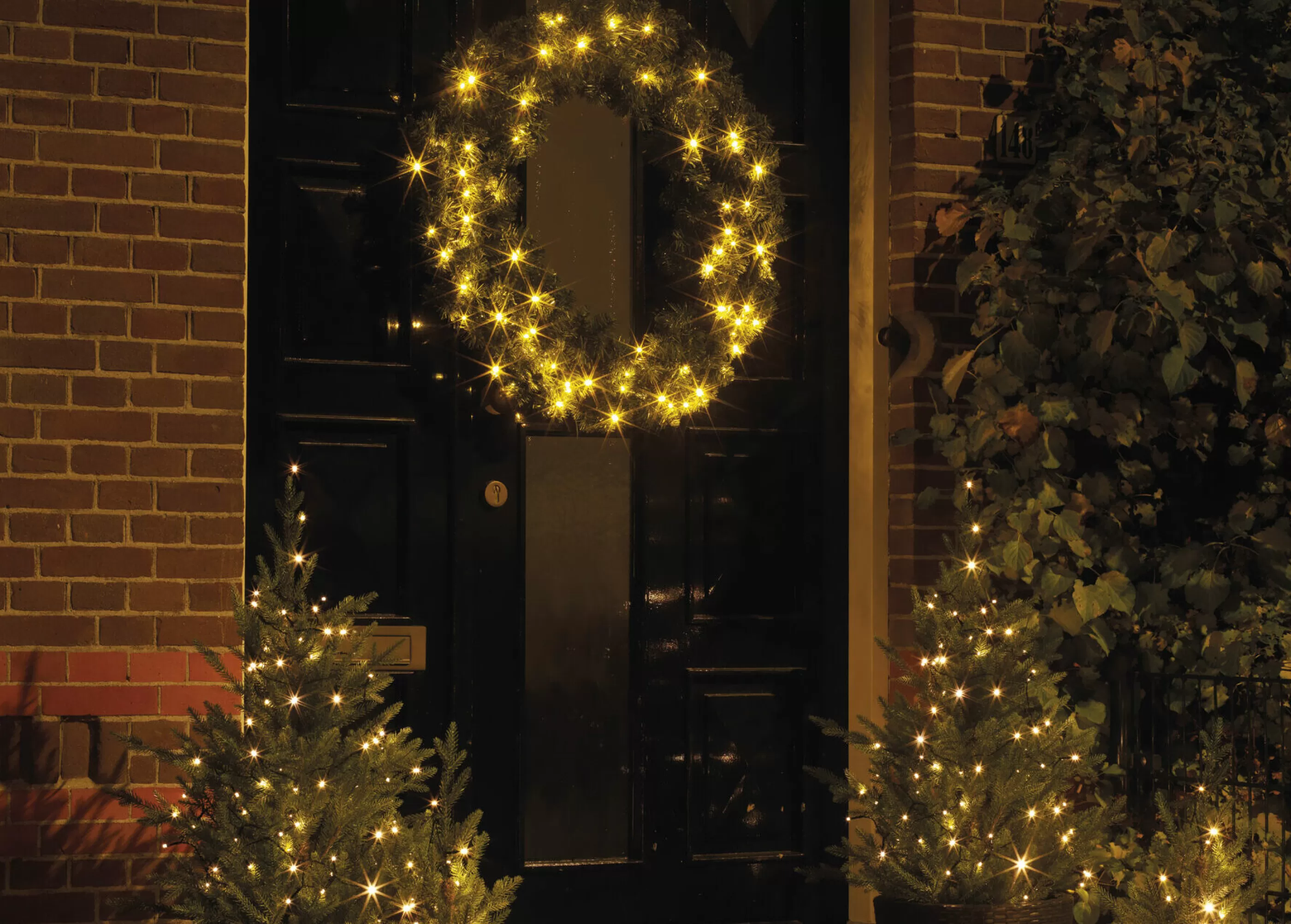 192 Durawise Classic Warm White Battery Christmas Lights With Timer (Black Wire)*Christmas Land Store