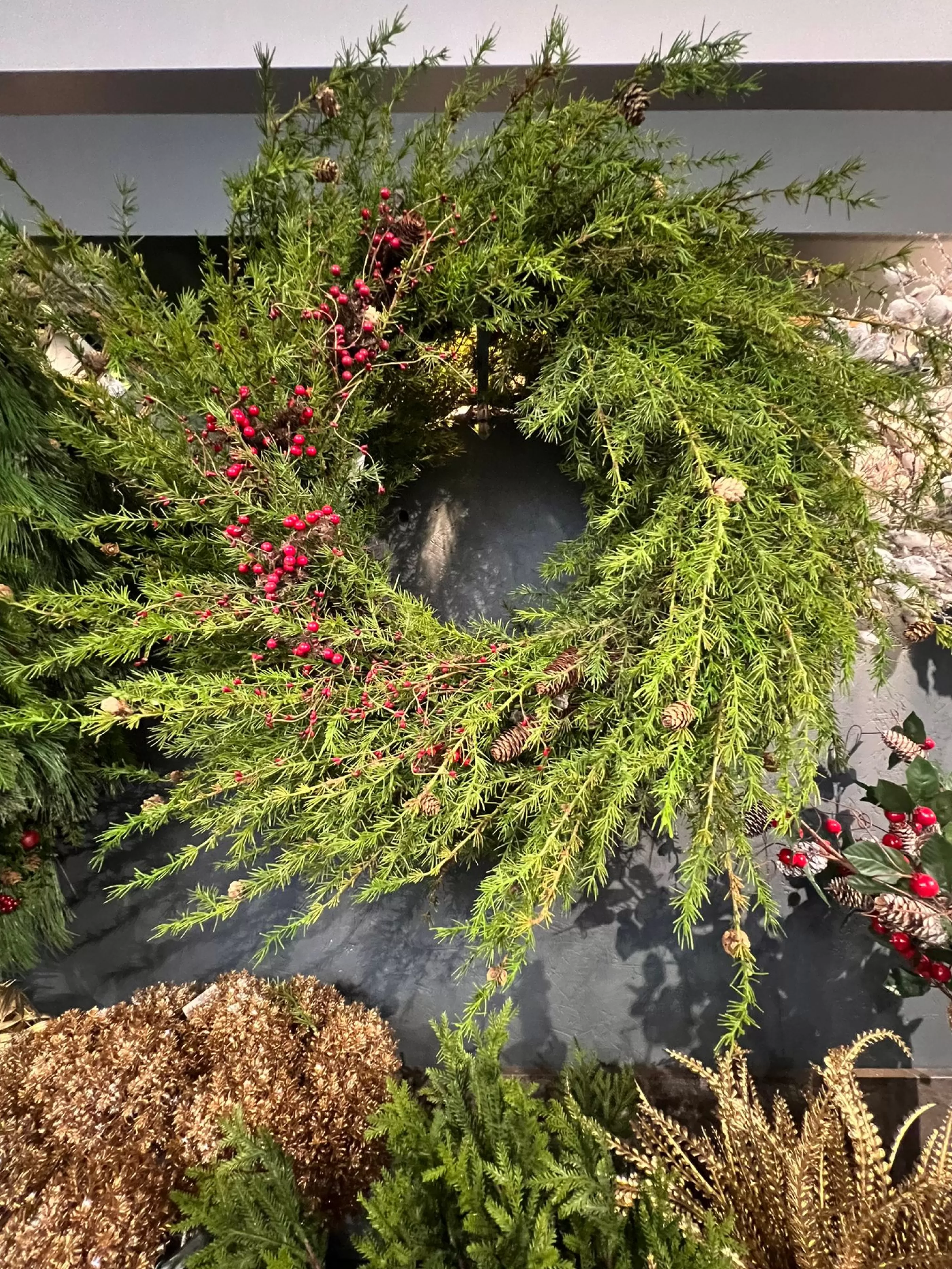 50″ (127Cm) Green Spray And Red Berry Christmas Wreath*Christmas Land Cheap